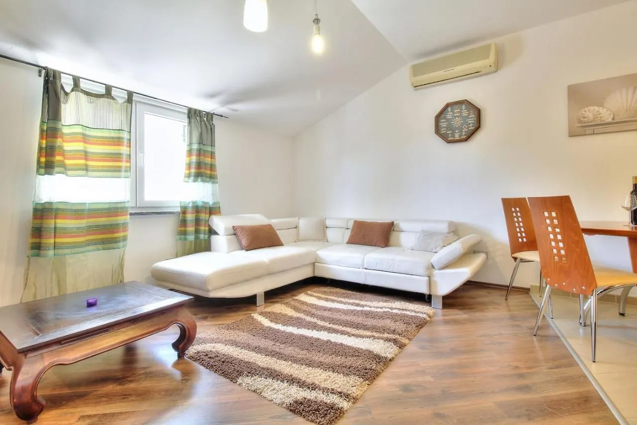 Apartments Suzy Umag 3*,