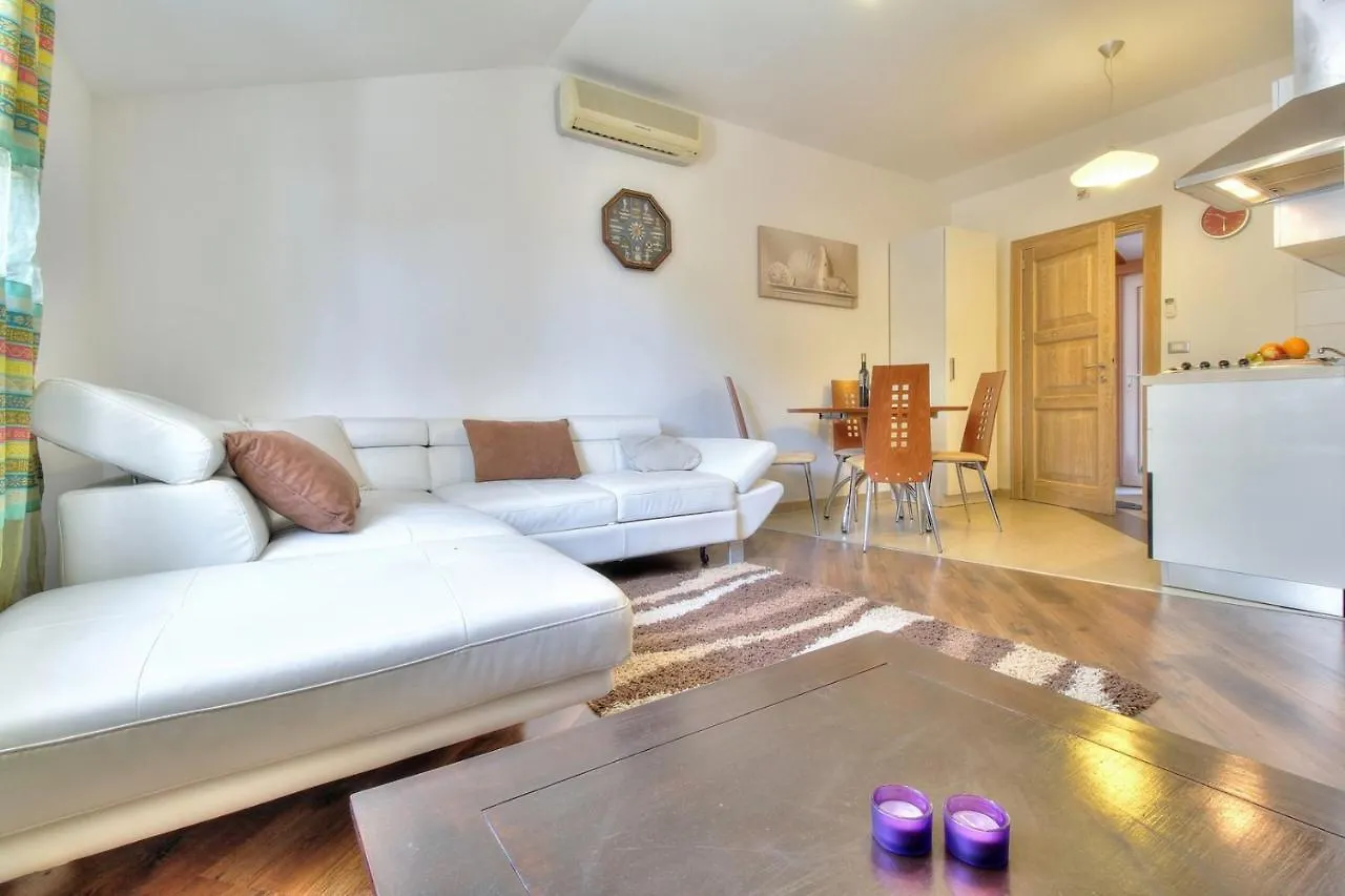 Apartments Suzy Umag Penzion