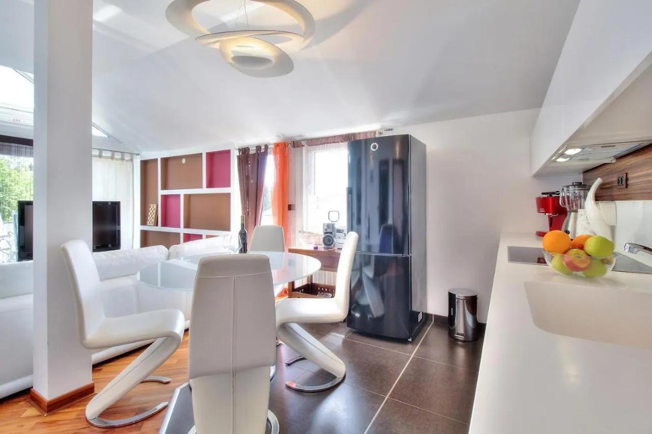 Apartments Suzy Umag 3*,