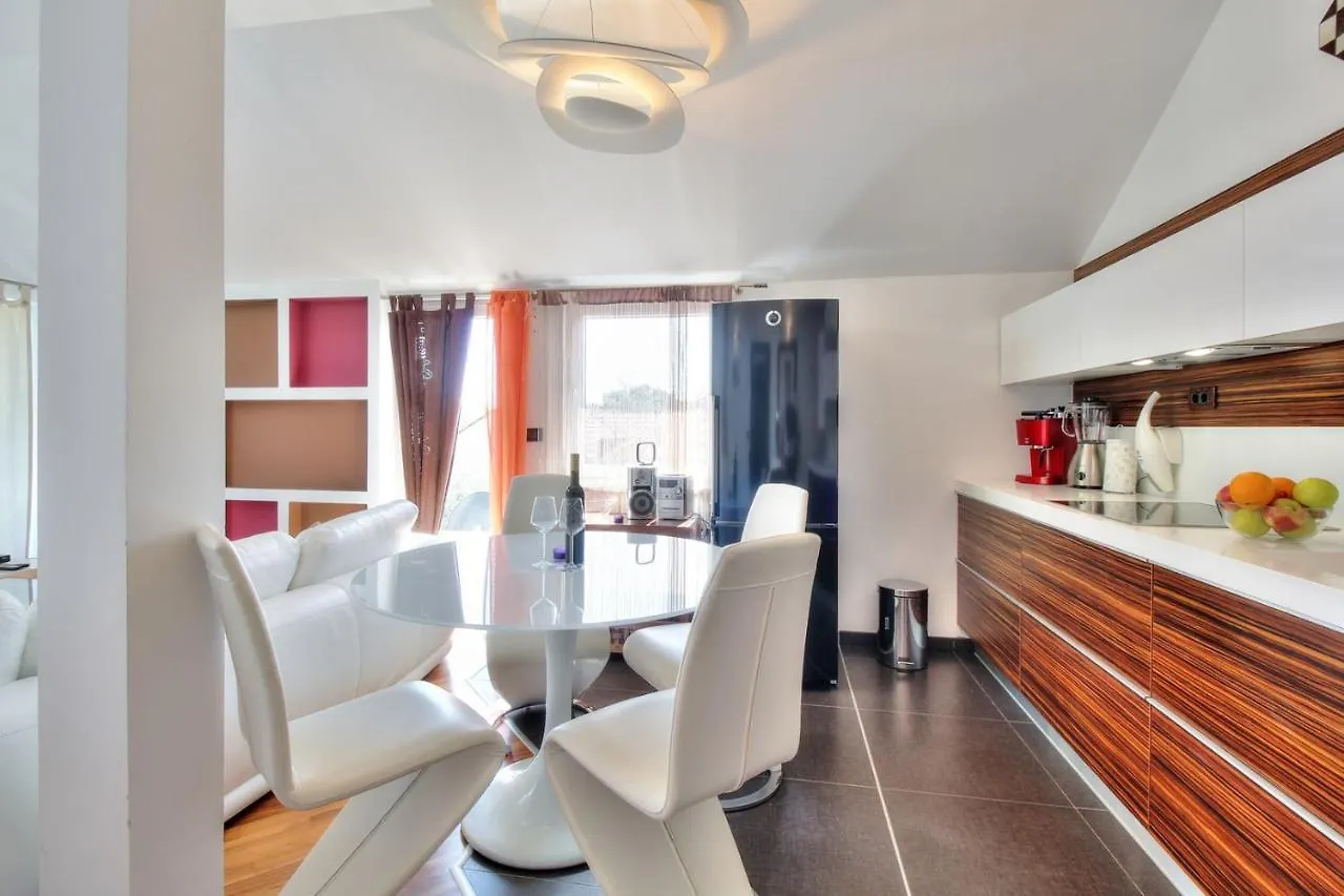 Apartments Suzy Umag 3*,  Kroatien