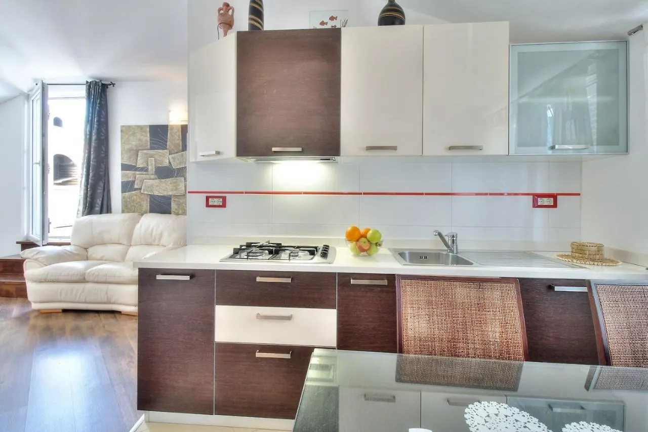 *** Konukevi Apartments Suzy Umag Hırvatistan