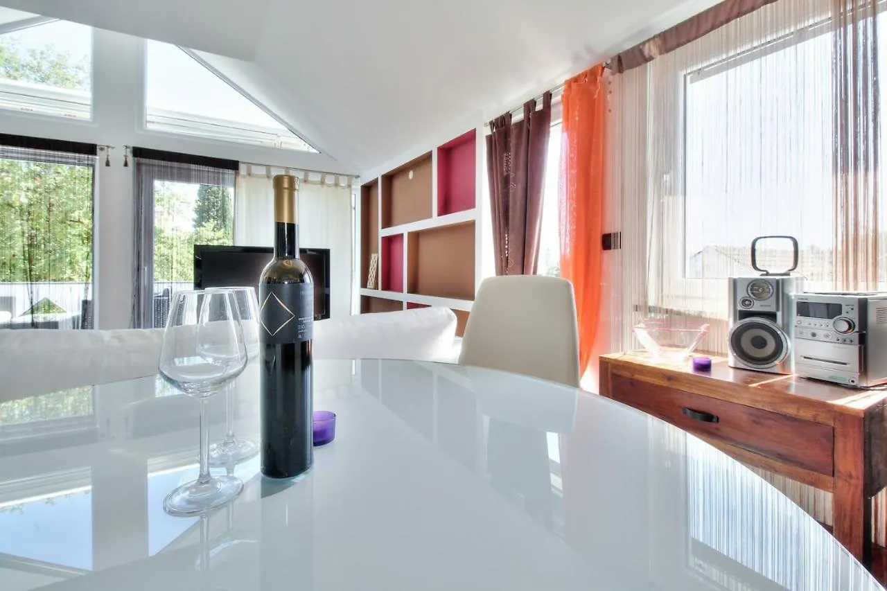 Apartments Suzy Umag 3*,  Hırvatistan
