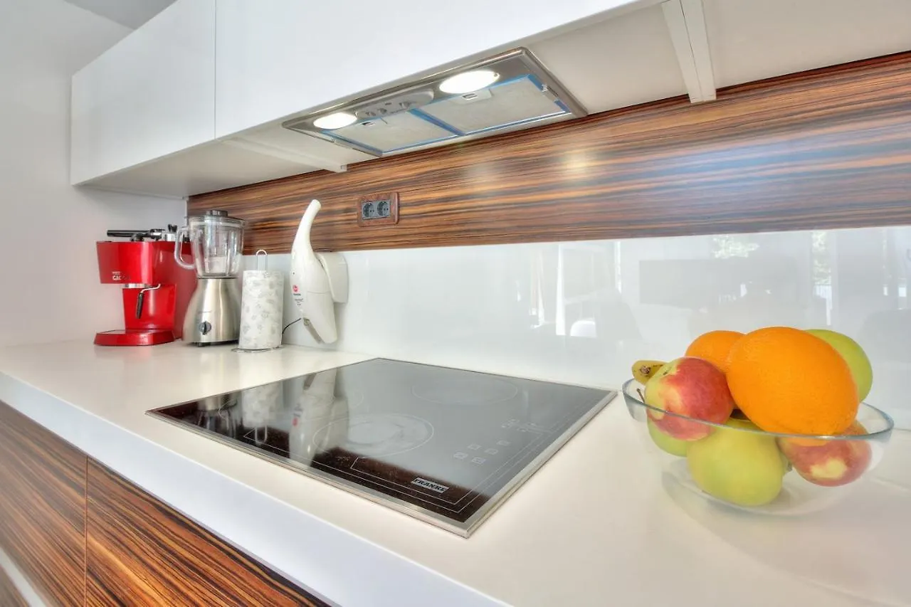 Apartments Suzy Umag Konukevi