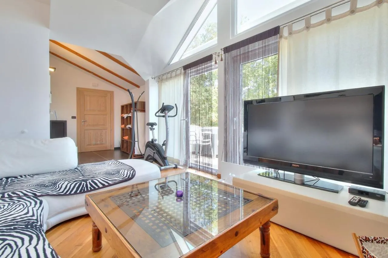 *** Konukevi Apartments Suzy Umag Hırvatistan
