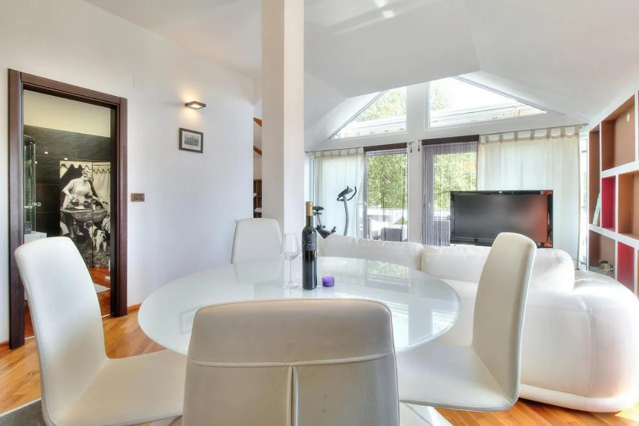 Apartments Suzy Umag 3*,  Hırvatistan